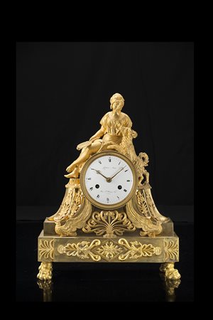 CRONIER AINE Pendola in bronzo dorato decorata da figura femminile con...