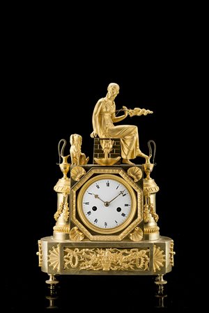 ANONIMO Pendola in bronzo dorato sormontata da figura allegoricaAnni...