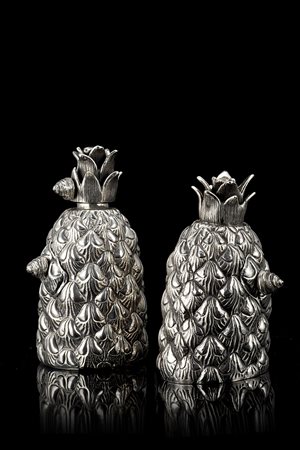 * Set macinapepe e spargisale in argento a forma di ananas. Titolo argento...