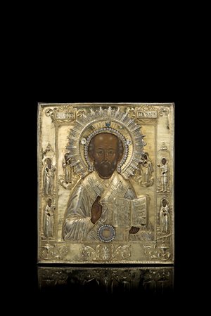 Icona raffigurante San Nicola e santi; riza in argento dorato e pietre con...