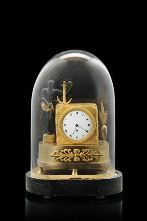 JEAN BLIN A PARISPendola in bronzo dorato e ossidato decorata con figura di...