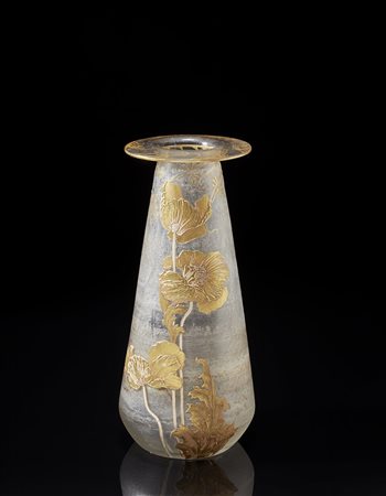 Manifattura francese. Vaso di forma troncoconica con orlo allargato, in vetro...