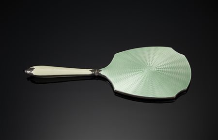 Specchio a mano in argento con corpo decorato a smalti e prese in avorio....