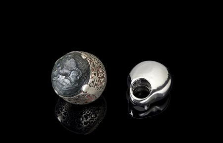 Lotto composto da due grandi anelli in metallo color argento, uno bombato...