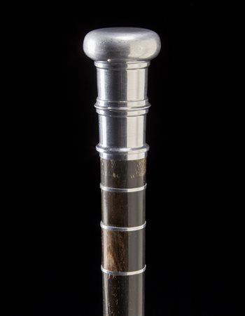 Bastone da passeggio in corno con ghiere, presa e puntale in metallo...