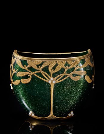 Montjoye, Francia Vaso Art Nouveau di forma schiacciata in vetro verde...