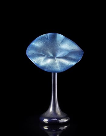 Vaso in stile Tiffany modello "Jack-in-the-pulpit" in vetro blu "Favrile" (h....