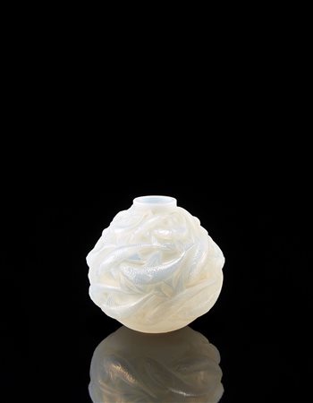 René Lalique (1860 - 1945)Vaso globulare modello "Oléron" detto anche "Petits...