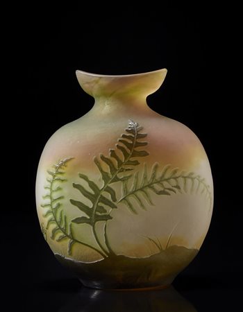 Gallé, Nancy Vaso con corpo schiacciato in vetro a cammeo opalescente nei...