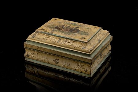 Scatola in legno laccato decorato in arte povera a fiori e suonatori in un...