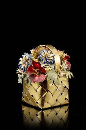 Modellino di cestino di fiori in argento (925/1000) dorato e smalti. Sec. XX,...