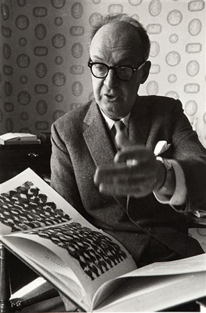 TRAEGER RONALD (1936-1968) Vladimir Nabokov durante un'intervista di...