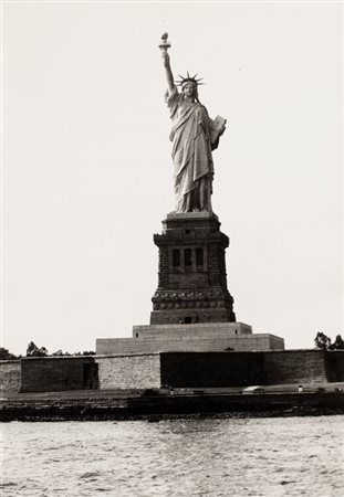AGOSTI PAOLA (1947-) New York, la statua della libertà1972stampa ai sali...