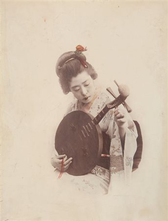 ANONIMO (-) Geisha con strumentofine '800stampa all'albumina acquerellata a...