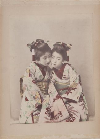 ANONIMO (-) Geishefine '800stampa all'albumina acquerellata a mano incollata...