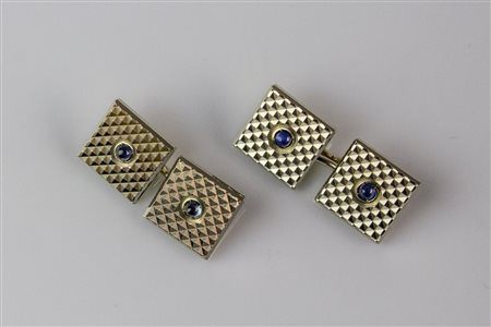 Gemelli in oro bianco 18kt, gr 14.10, con zaffiri cabouchon. . . [Nessun...