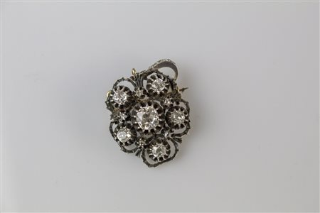 Spilla a ciondolo metà 800 in oro e argento. Diamanti tagliati a cuscino...