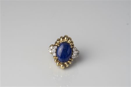 Anello in oro giallo 18kt, gr 16.15. Diamanti cts 0.72. e lapislazuli. . . ....