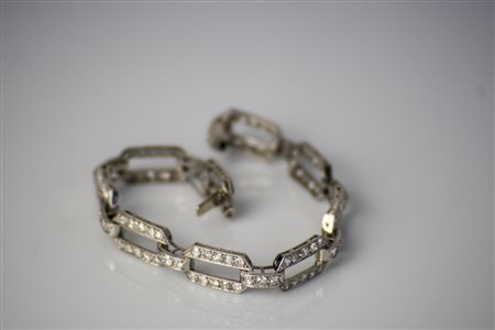 Bracciale art decò in platino, gr totali 22.17. Diamanti ouit ouit cts 2.50...
