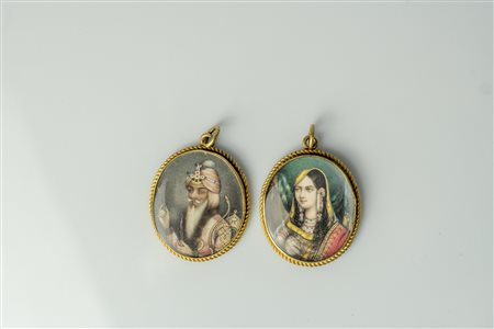Due miniature dipinte a mano con cornici in oro, del tardo 800. . . [Nessun...