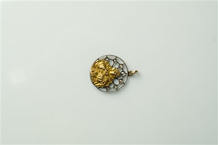 Ciondolo madonna in oro argento e diamanti rose cut. . . . [Nessun Autore]...