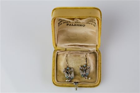 Orecchini vittoriani in argento, turchesi e perline. . . [Nessun Autore]...