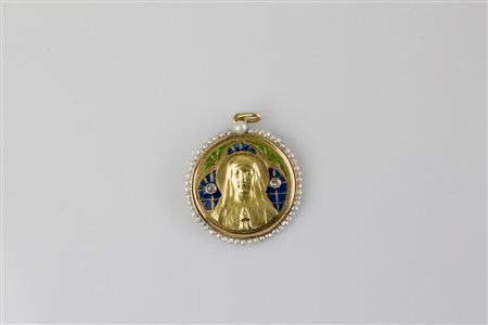 Ciondolo con vergine maria del 1829, gr 4.64. In oro smalti e perline. . ....