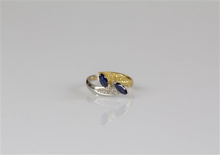 Anello contrarié oro giallo e bianco 18kt, gr 5. Diamanti 8X8 crt 0,20 circa....