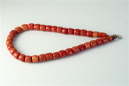 [Nessun Autore] Collana in corallo mediterraneo, gr 440. Lunghezza 69cm....