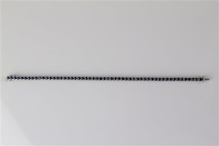Bracciale tennis in oro bianco 18kt, gr 13.46. Zaffiri cts 4.90. . . [Nessun...
