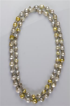 Collana di perle australiane barocche bianche e gialle dal diametro massimo...