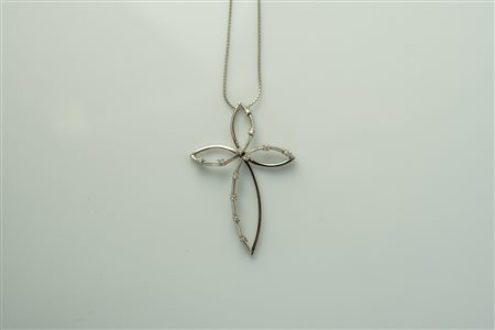 Catena in oro 18kt con croce, gr 0.50. Diamanti cts 0.22. . . [Nessun Autore]...
