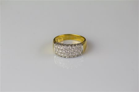 Anello fascetta in oro bianco e giallo 18kt, gr 6.50. Diamanti cts 0.52. . ....