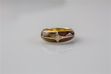 Anello in oro rosa 18kt, gr 7,17 con smalti e Diamante cts 0.07. . . ....