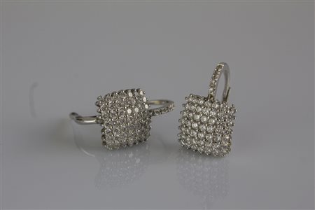 Paio Boccole in oro bianco 18kt, gr 5.90. Diamanti cts 1.82. . . [Nessun...