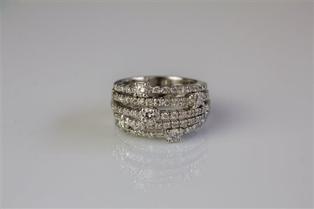 Anello in oro bianco 18kt, gr 11,28. Diamanti cts 0,98. . . [Nessun Autore]...