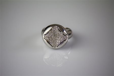 Anello in oro bianco 18kt,g r 13.30. Diamanti cts 0.30. . . [Nessun Autore]...