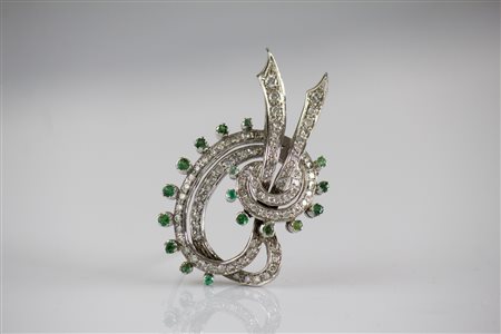 Spilla in oro bianco 18kt, gr 14.40. Diamanti ouit ouit cts 1.30 circa....