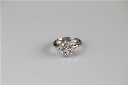 Anello in oro bianco 18kt, gr 5.80, con diamanti cts 1.09. . . [Nessun...