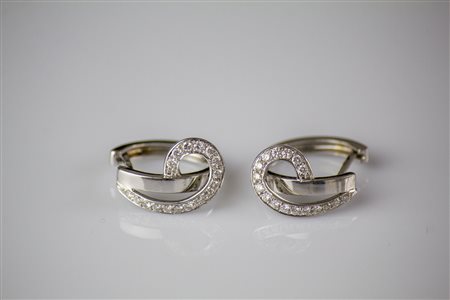 Orecchini in oro bianco 18kt, gr 9.60. Diamanti cts 0.76. . . [Nessun Autore]...