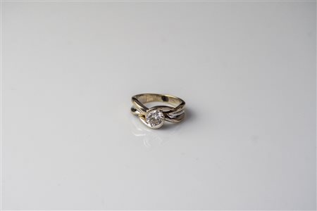 Anello in oro bianco con diamante solitario cts 0.87. . . Presente...