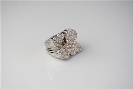 Anello in oro bianco 18kt, gr 17.60. Diamanti cts 2.60 circa. . . [Nessun...