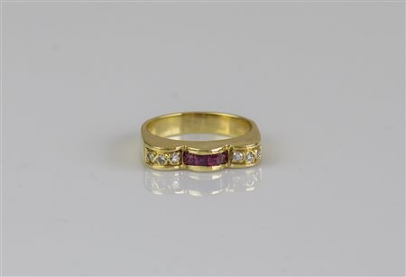 Anello oro giallo 18kt, gr 5,80 . Rubini cts 0,22. Diamanti 8X8 cts 0,12. . ....