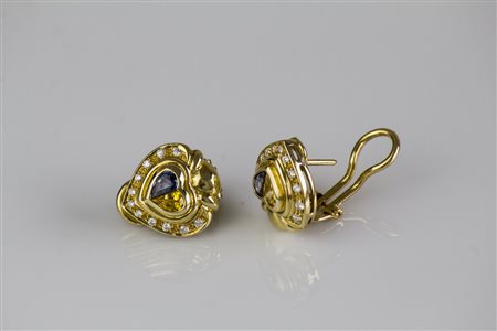 Orecchini in oro giallo 18kt, gr 7.80, con zaffiri blu e gialli cts 1.14 e...