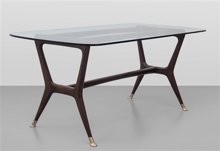 UN TAVOLO, anni '50. Legno di mogano, cristallo. Cm 80 (h) x 180 x 90. A...