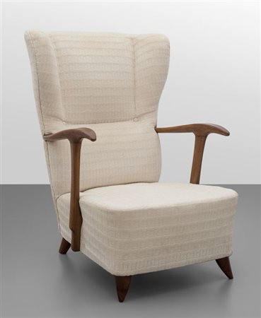 PAOLO BUFFA Una poltrona, circa 1950. Struttura in legno, gambe e braccioli...