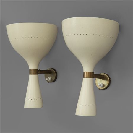 DUE LAMPADE A PARETE, anni '50. Ottone, alluminio laccato. Altezza cm 26,...