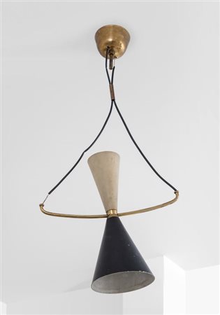 UNA LAMPADA A SOSPENSIONE, anni '50. Ottone, alluminio laccato, sospensione a...