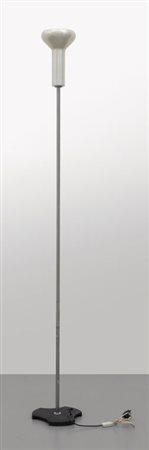 GINO SARFATTI Una lampada da terra "1073/p" per ARTELUCE, 1956. Ghisa...