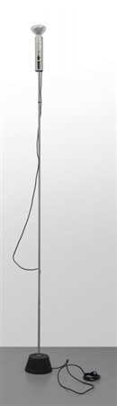 GINO SARFATTI una lampada da terra "1074" per ARTELUCE, 1957. Ghisa...